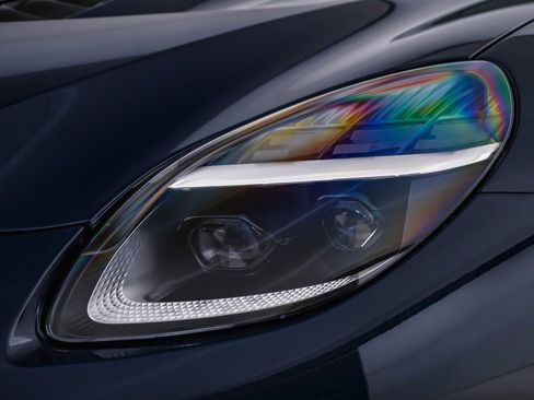 Used 2025 Aston Martin Vanquish image 8