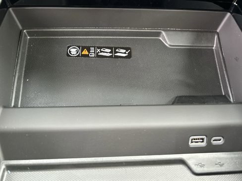 New 2025 Chevrolet Suburban High Country image 39