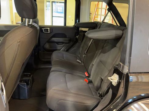 Used 2023 Jeep Wrangler Unlimited Sahara image 15