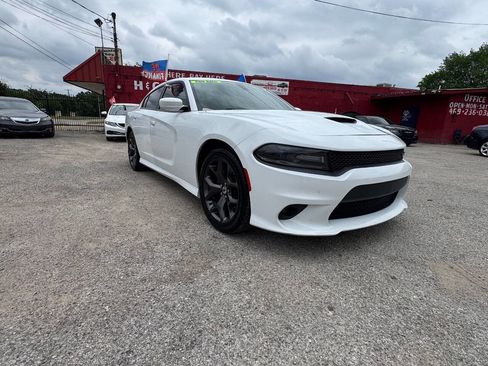 Used 2018 Dodge Charger SXT Plus image 2