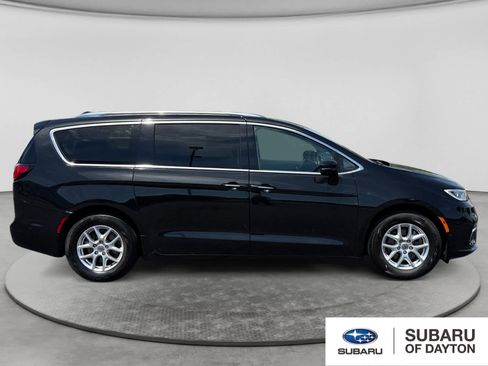 Used 2021 Chrysler Pacifica Touring-L w/ Uconnect Theater Family Group FWD image 4