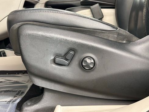 Used 2018 Chrysler Pacifica Touring-L w/ Premium Audio Group image 8