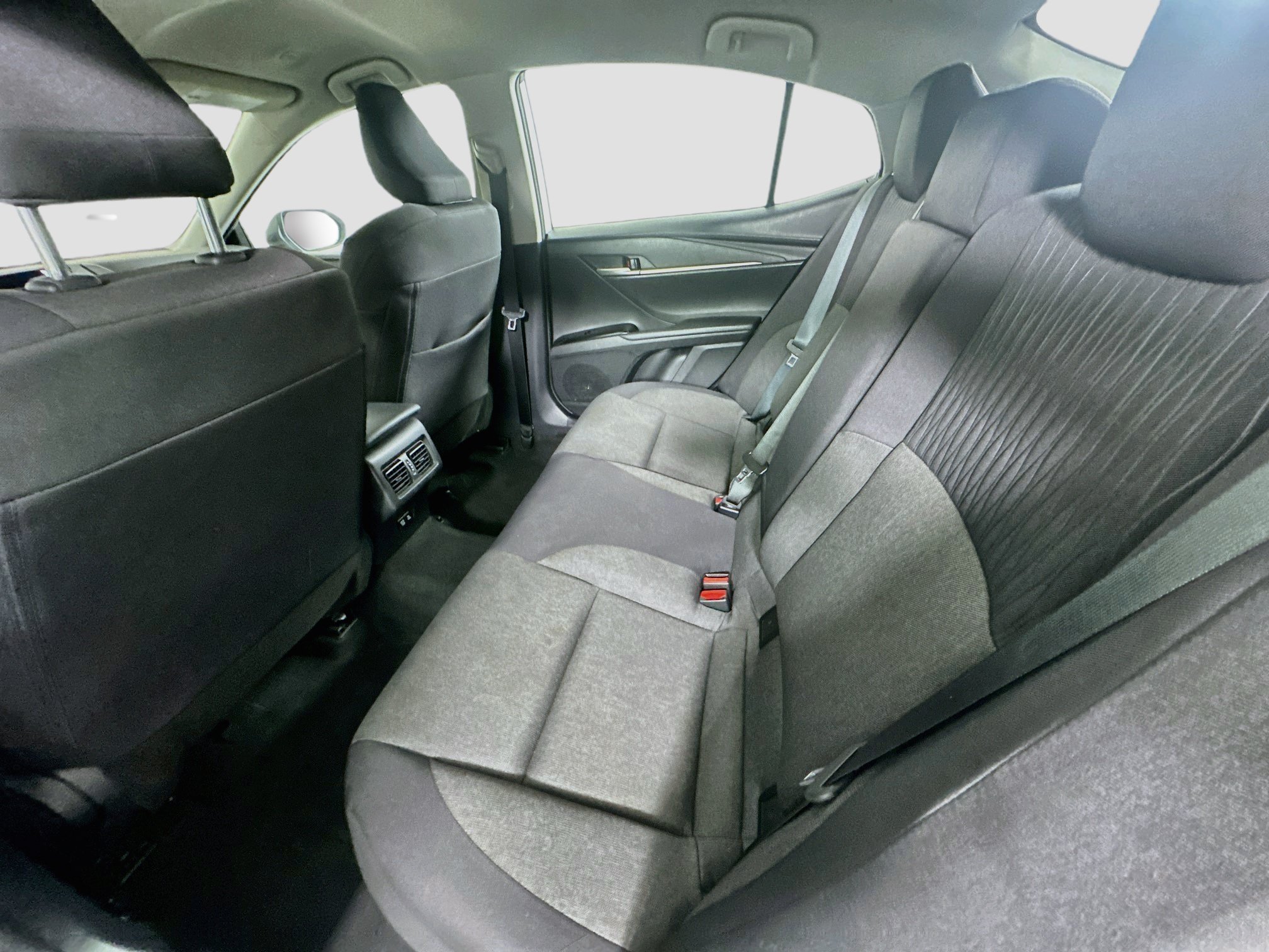 Used 2025 Toyota Camry LE FWD image 25