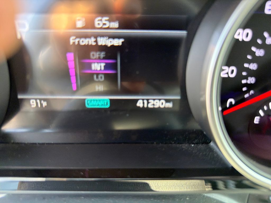Used 2023 Kia Carnival EX FWD image 18