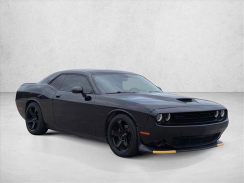 Used 2022 Dodge Challenger R/T w/ Blacktop Package RWD image 3