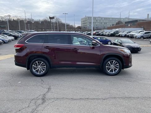 Used 2019 Toyota Highlander XLE image 7