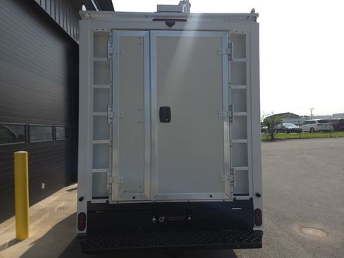 Used 2018 Chevrolet Express 3500 w/ Power Convenience Package image 10