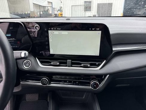 Used 2025 Chevrolet Equinox LT image 46