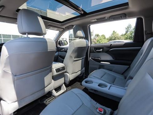 Used 2017 Toyota Highlander Limited Platinum AWD/4WD image 47
