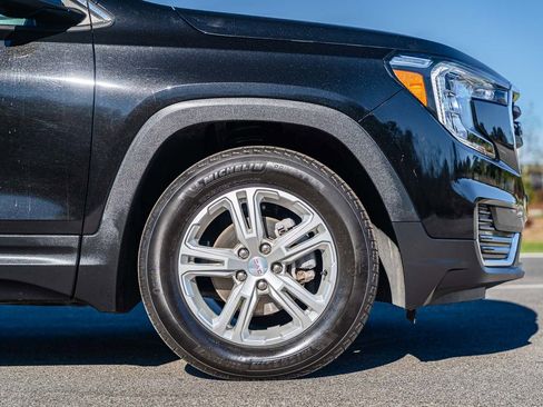 Used 2024 GMC Terrain SLE image 9