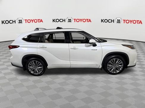 Used 2021 Toyota Highlander Platinum AWD/4WD image 9