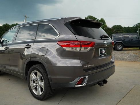 Used 2019 Toyota Highlander Limited FWD image 21