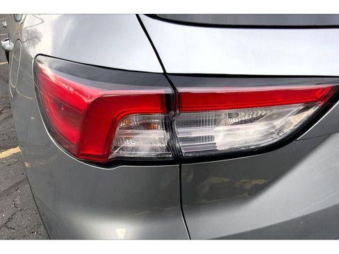 Used 2022 Ford Escape SE image 30