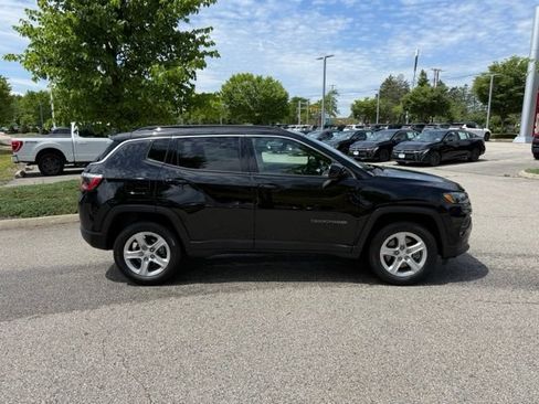 Used 2023 Jeep Compass Latitude w/ Sun and Sound Group AWD/4WD image 4