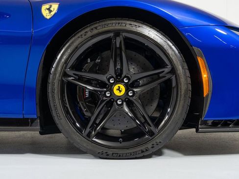 Used 2022 Ferrari SF90 Spider image 22