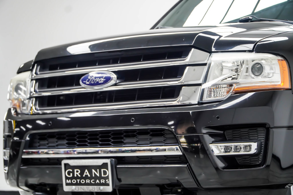 Used 2017 Ford Expedition Limited w/ Equipment Group 301A AWD/4WD image 2