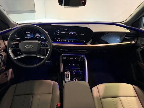 Used 2025 Audi Q5 Premium w/ Convenience Package image 10