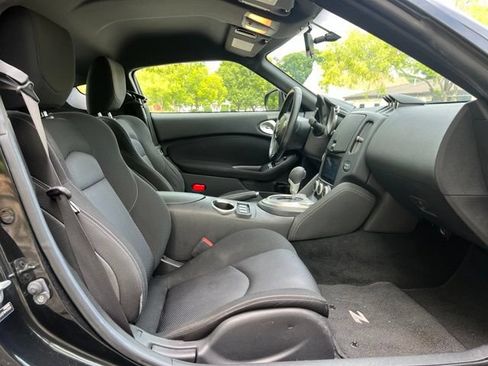 Used 2015 Nissan 370Z Coupe RWD image 14