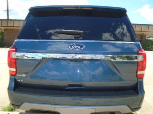 Used 2019 Ford Expedition XLT w/ Equipment Group 202A AWD/4WD image 10