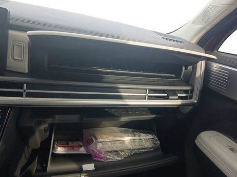 Used 2024 Hyundai Santa Fe SEL image 11