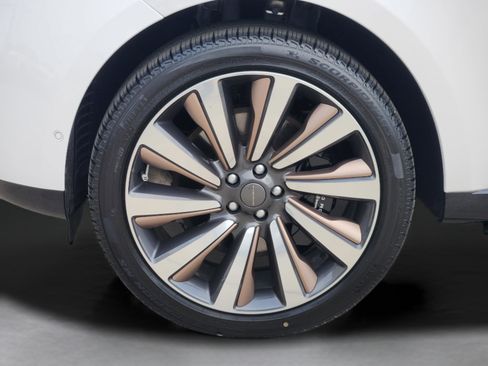 New 2026 Land Rover Range Rover SV image 33