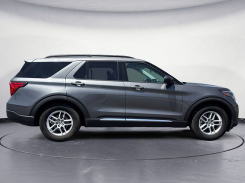 Used 2025 Ford Explorer Active RWD image 6