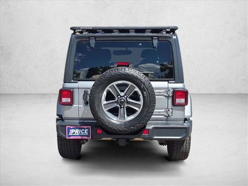 Used 2019 Jeep Wrangler Unlimited Sahara AWD/4WD image 7