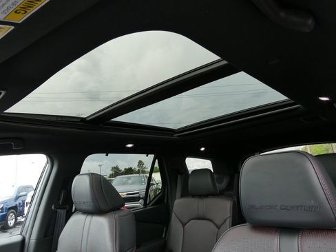 Used 2025 Honda Pilot Black Edition image 28