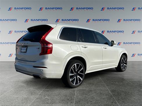 Used 2021 Volvo XC90 T6 Momentum w/ Climate Package image 5
