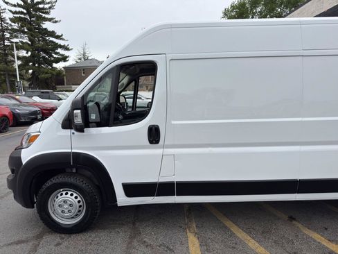 Used 2025 RAM ProMaster 2500 w/ Convenience Group FWD image 2