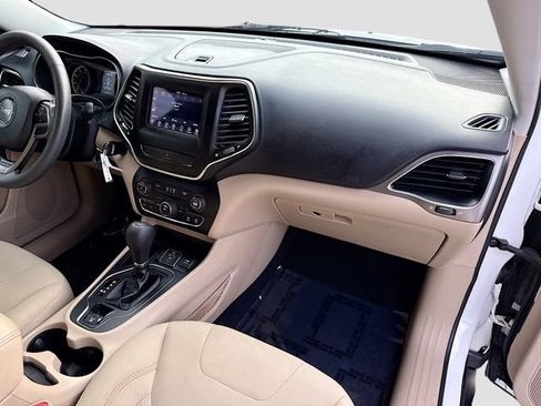 Used 2019 Jeep Cherokee Latitude w/ Popular Appearance Group FWD image 28