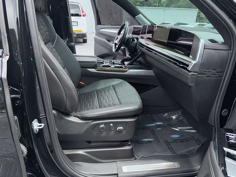 Used 2025 Cadillac Escalade ESV Sport Platinum AWD/4WD image 32