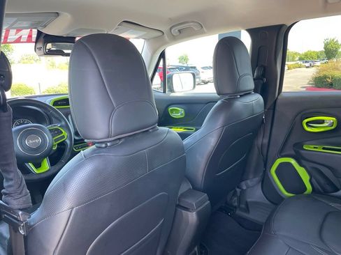 Used 2016 Jeep Renegade Limited FWD image 26