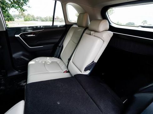 Used 2022 Toyota RAV4 XLE image 28