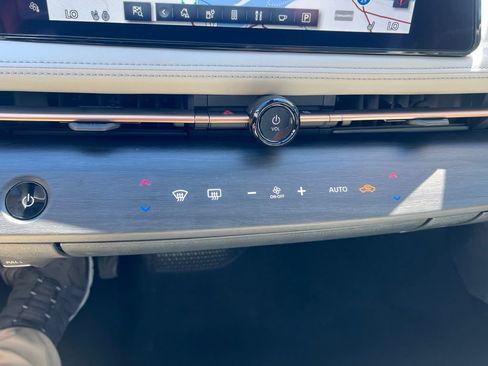 Used 2024 Nissan Ariya AWD image 59
