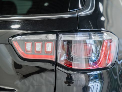 Certified 2025 Jeep Compass Limited AWD/4WD image 6