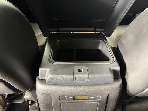 Used 2023 Nissan Armada SL w/ Captain's Chairs Package RWD image 44