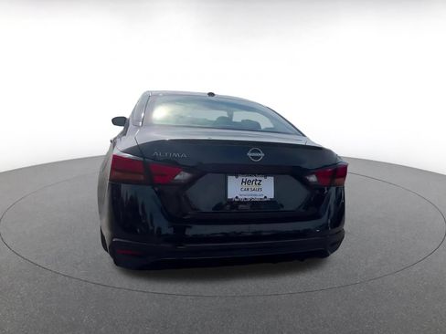 Used 2025 Nissan Altima 2.5 SV FWD image 11