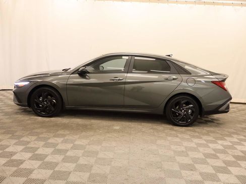 New 2026 Hyundai Elantra SEL Sport image 2