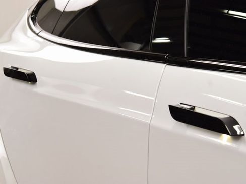 Used 2021 Tesla Model S Plaid image 18