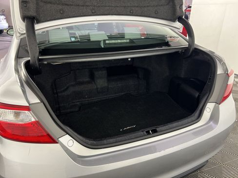 Used 2016 Toyota Camry SE w/ Moonroof Package FWD image 23