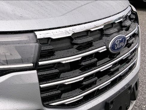 Used 2025 Ford Explorer Active w/ Active Comfort Package RWD image 29