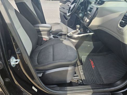 Used 2014 Kia Soul + FWD image 20
