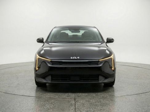 Used 2025 Kia K4 LXS image 2