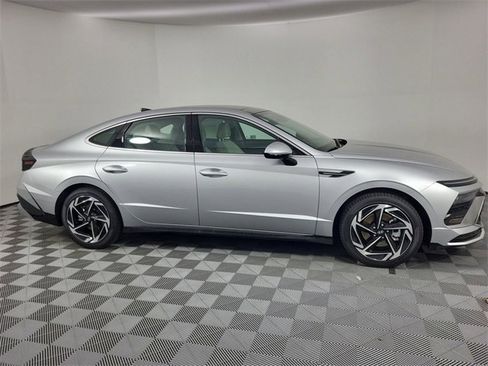 Certified 2025 Hyundai Sonata SEL image 9