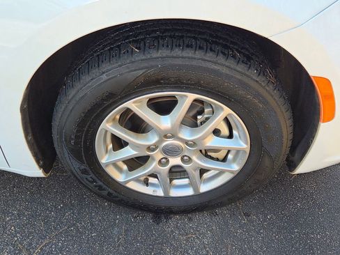 Used 2022 Chrysler Pacifica Touring-L image 17