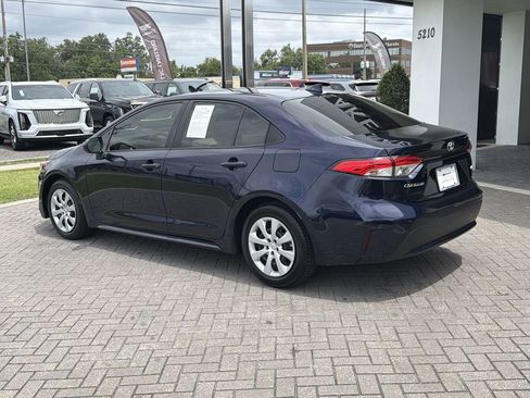 Used 2020 Toyota Corolla LE FWD image 3