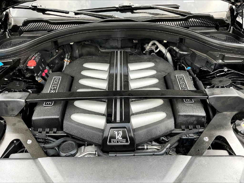 Used 2020 Rolls-Royce Cullinan Black Badge AWD/4WD image 28