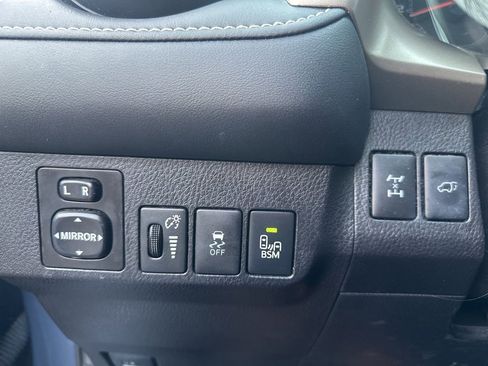 Used 2014 Toyota RAV4 Limited image 16