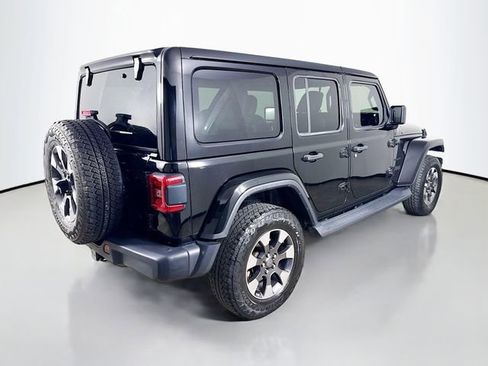 Used 2018 Jeep Wrangler Unlimited Sahara w/ Cold Weather Group AWD/4WD image 7